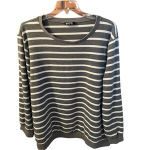 BloomChic Gray and White Striped Top Plus 28 W